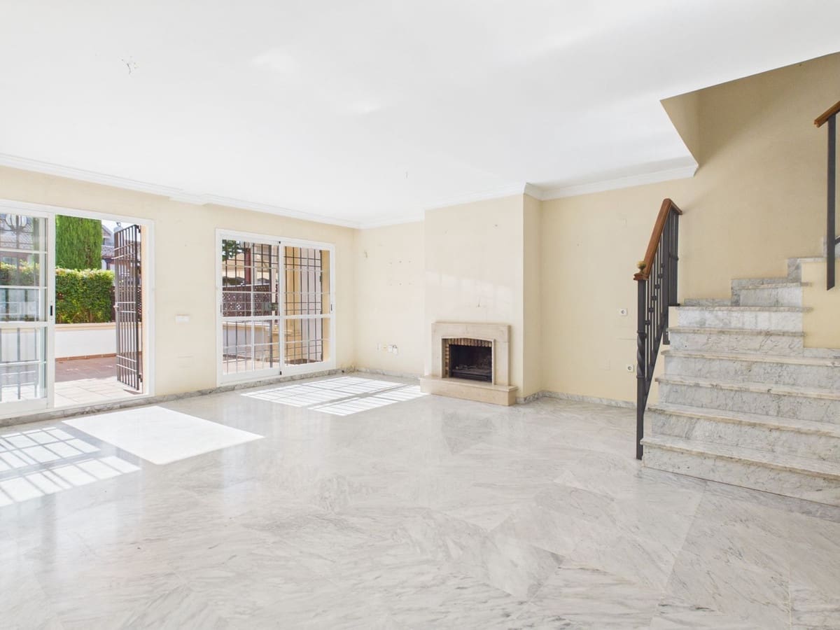 4 soverom Hus til salgs i Marbella med svømmebasseng garasje - € 725 000 (Ref: 10054464)