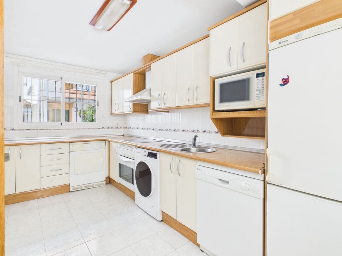 4 soverom Hus til salgs i Marbella med svømmebasseng garasje - € 725 000 (Ref: 10054464)