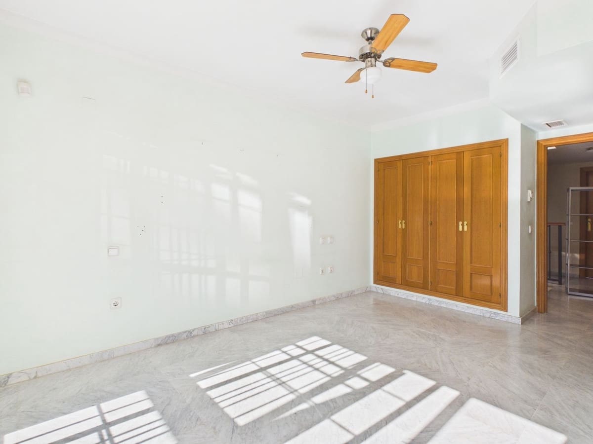 4 soverom Hus til salgs i Marbella med svømmebasseng garasje - € 725 000 (Ref: 10054464)