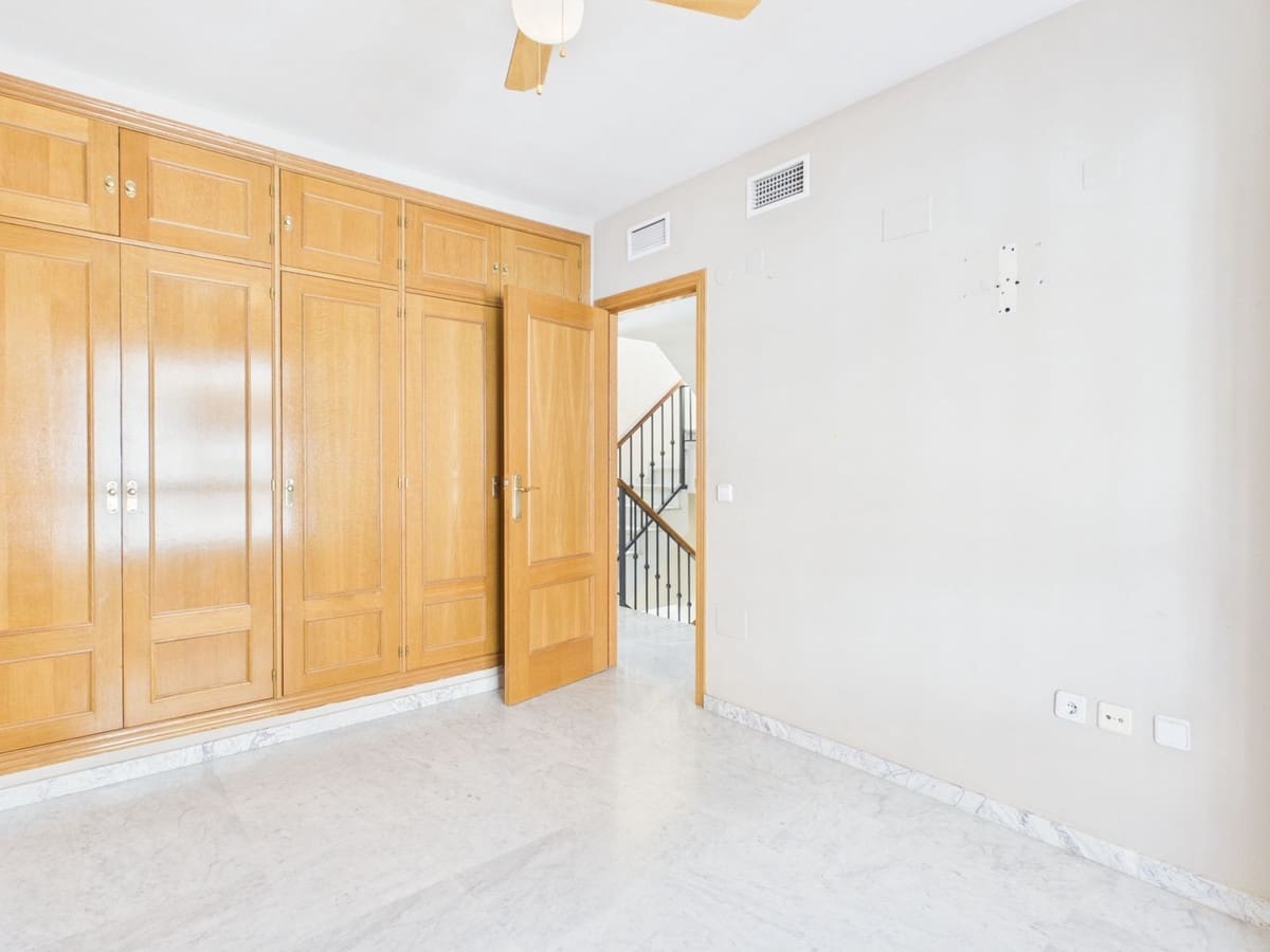4 soverom Hus til salgs i Marbella med svømmebasseng garasje - € 725 000 (Ref: 10054464)