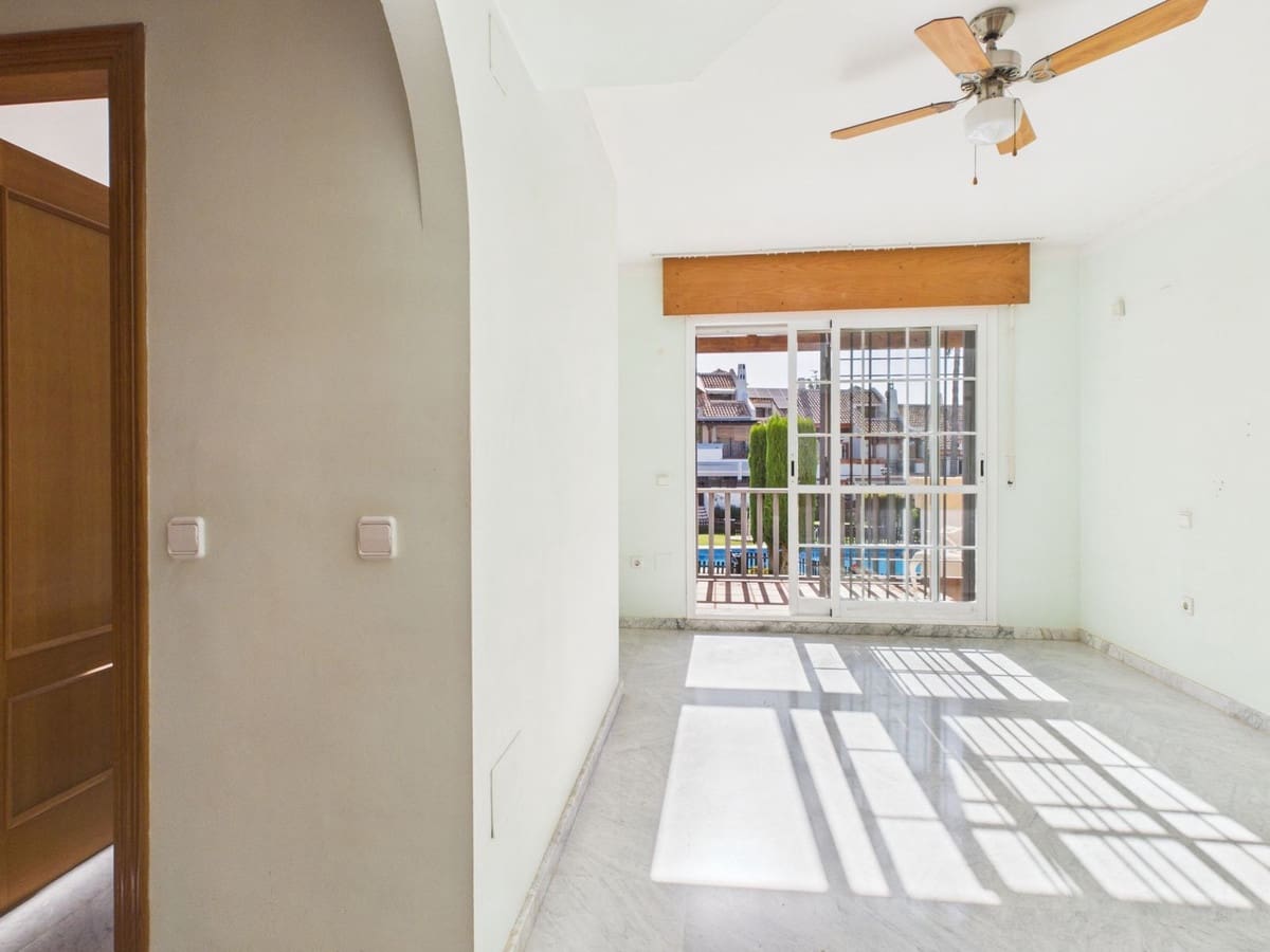 4 soverom Hus til salgs i Marbella med svømmebasseng garasje - € 725 000 (Ref: 10054464)
