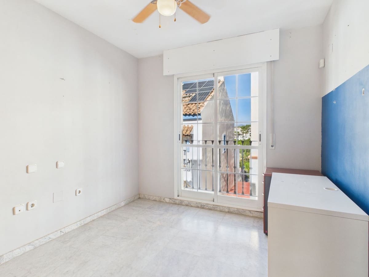 4 soverom Hus til salgs i Marbella med svømmebasseng garasje - € 725 000 (Ref: 10054464)