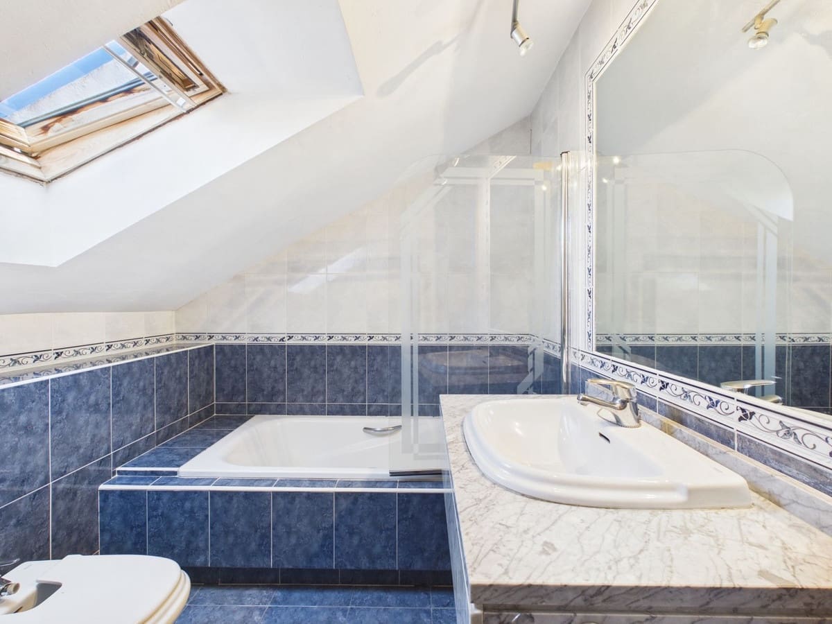 4 soverom Hus til salgs i Marbella med svømmebasseng garasje - € 725 000 (Ref: 10054464)