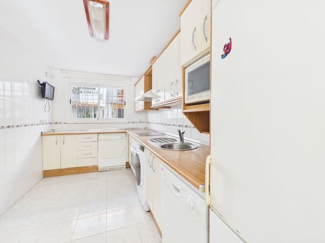 4 soverom Hus til salgs i Marbella med svømmebasseng garasje - € 725 000 (Ref: 10054464)