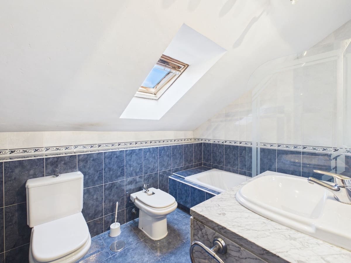 4 soverom Hus til salgs i Marbella med svømmebasseng garasje - € 725 000 (Ref: 10054464)