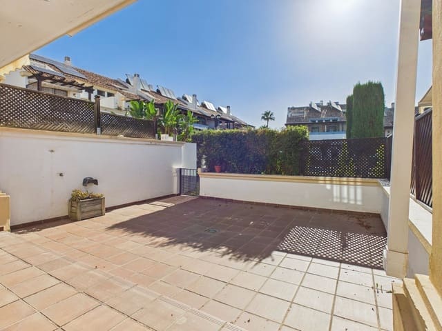 4 soverom Hus til salgs i Marbella med svømmebasseng garasje - € 725 000 (Ref: 10054464)