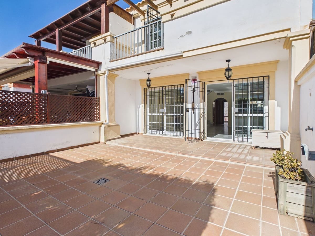 4 soverom Hus til salgs i Marbella med svømmebasseng garasje - € 725 000 (Ref: 10054464)