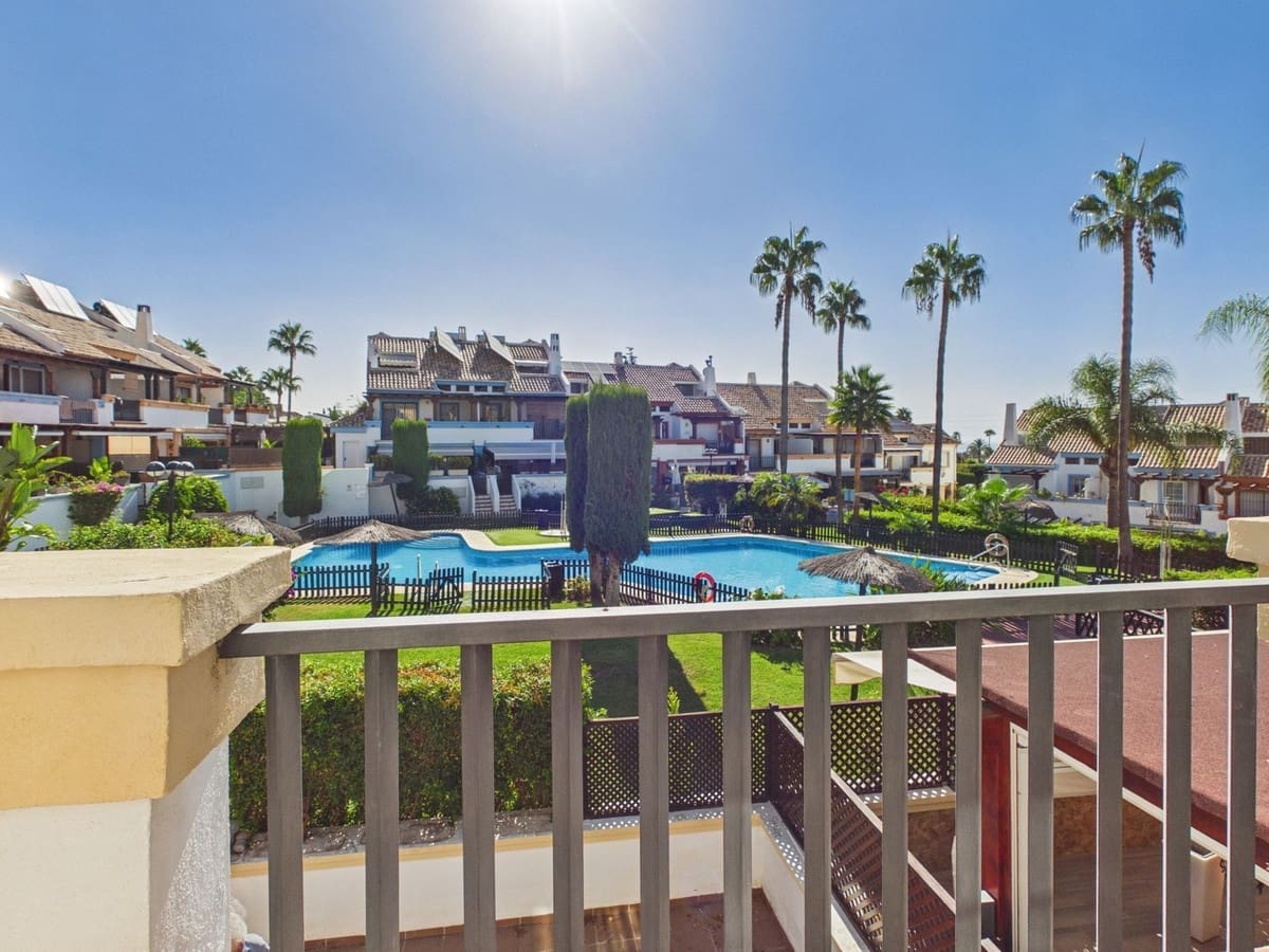 4 soverom Hus til salgs i Marbella med svømmebasseng garasje - € 725 000 (Ref: 10054464)