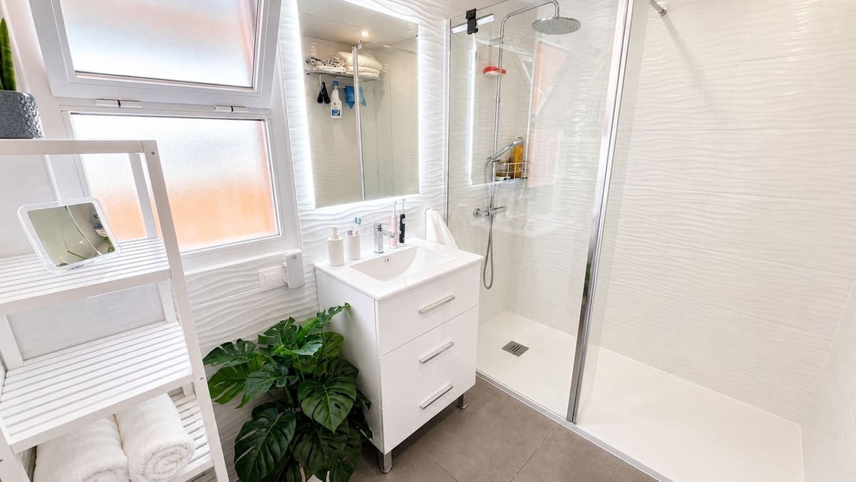 1 soverom Penthouse til salgs i La Duquesa / Puerto de la Duquesa med svømmebasseng garasje - € 240 000 (Ref: 10060950)
