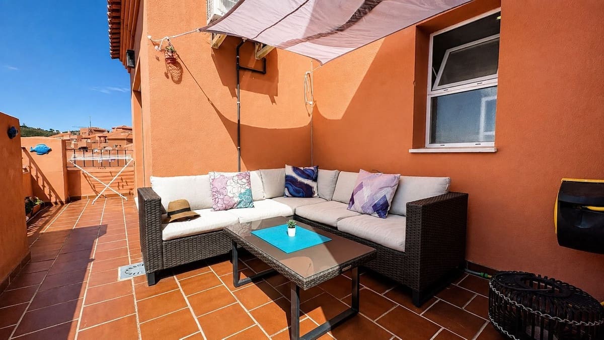 1 soverom Penthouse til salgs i La Duquesa / Puerto de la Duquesa med svømmebasseng garasje - € 240 000 (Ref: 10060950)