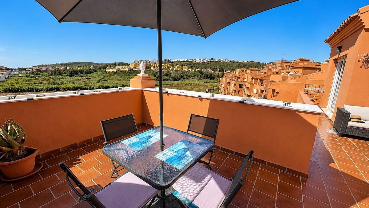 1 soverom Penthouse til salgs i La Duquesa / Puerto de la Duquesa med svømmebasseng garasje - € 240 000 (Ref: 10060950)
