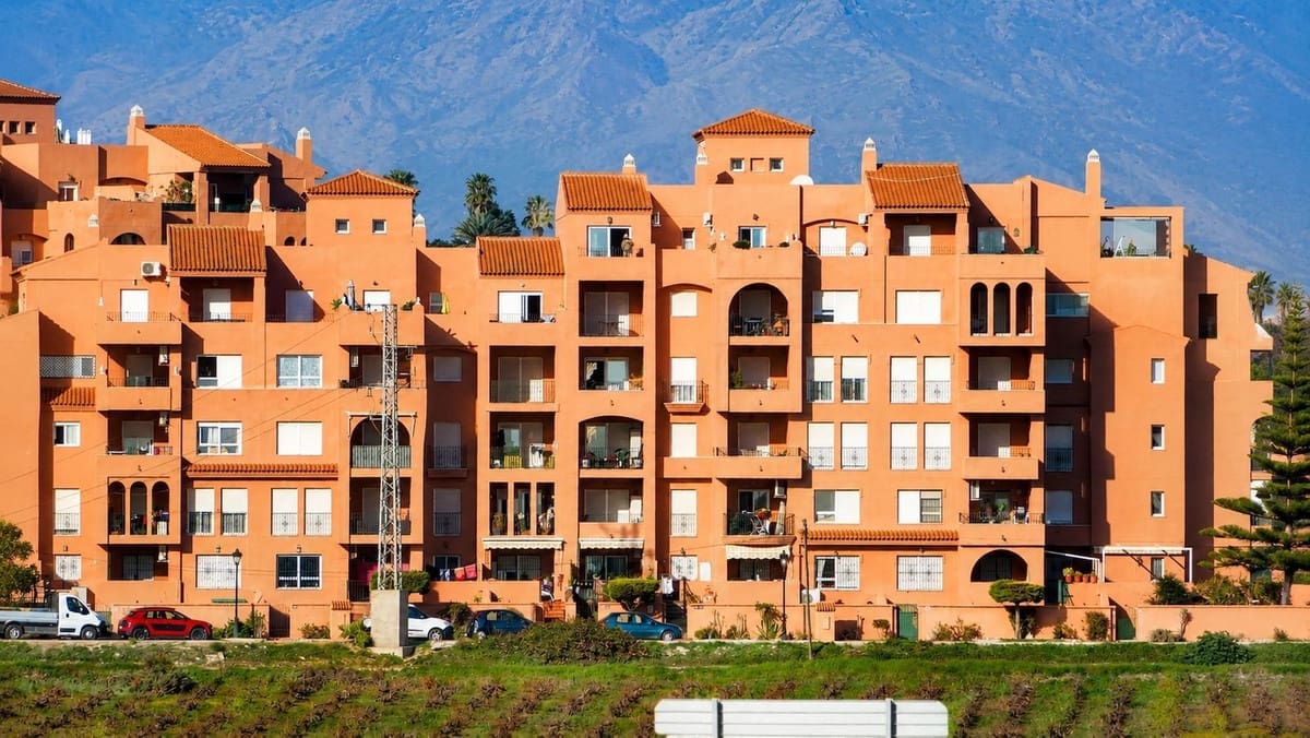 1 soverom Penthouse til salgs i La Duquesa / Puerto de la Duquesa med svømmebasseng garasje - € 240 000 (Ref: 10060950)