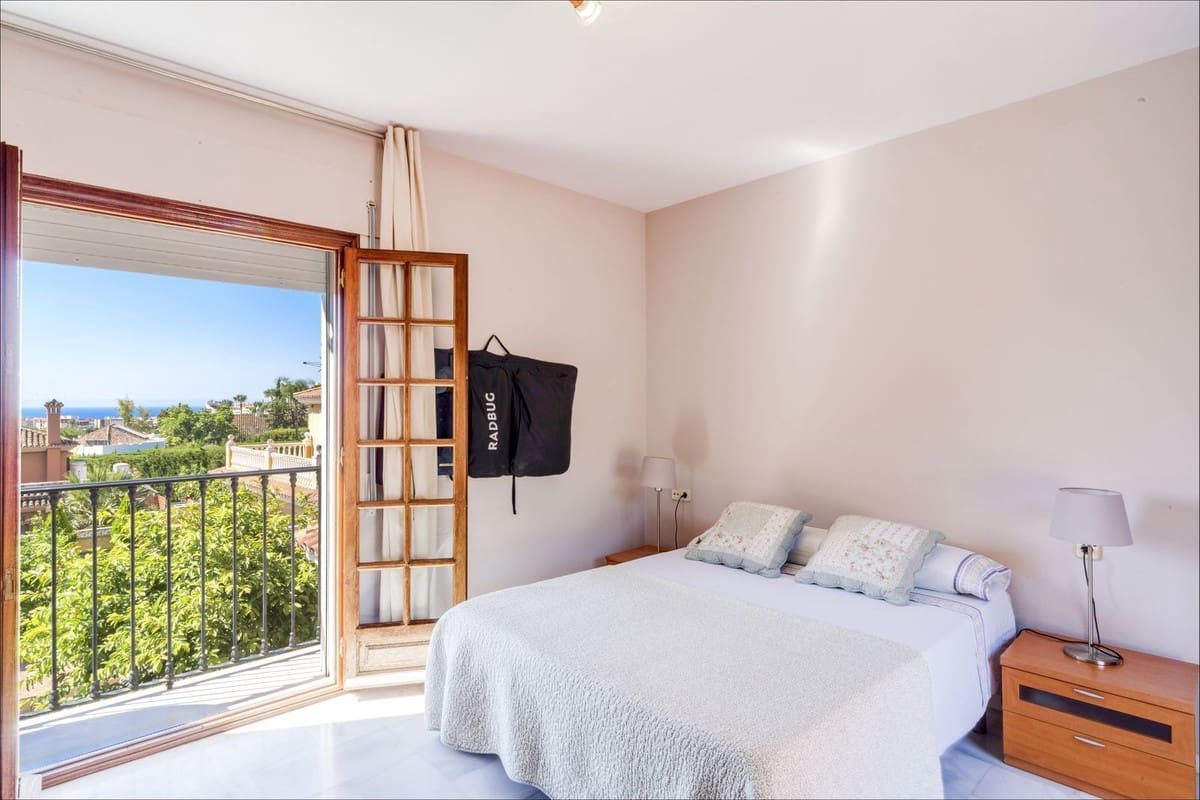 5 sypialnia Willa na sprzedaż w Marbella z basenem garażem - 1 600 000 € (Ref: 10064824)