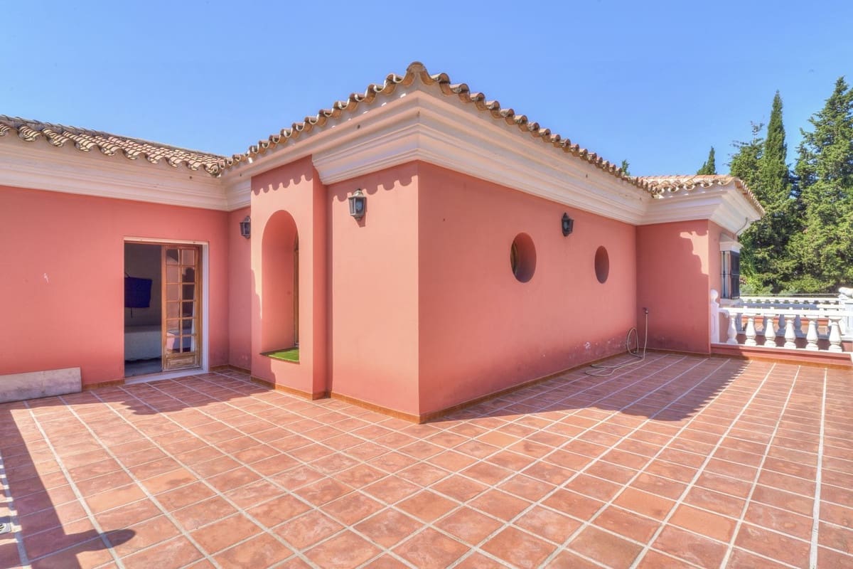 5 sypialnia Willa na sprzedaż w Marbella z basenem garażem - 1 600 000 € (Ref: 10064824)
