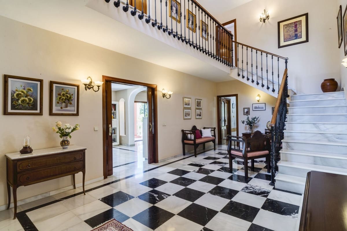 5 sypialnia Willa na sprzedaż w Marbella z basenem garażem - 1 600 000 € (Ref: 10064824)