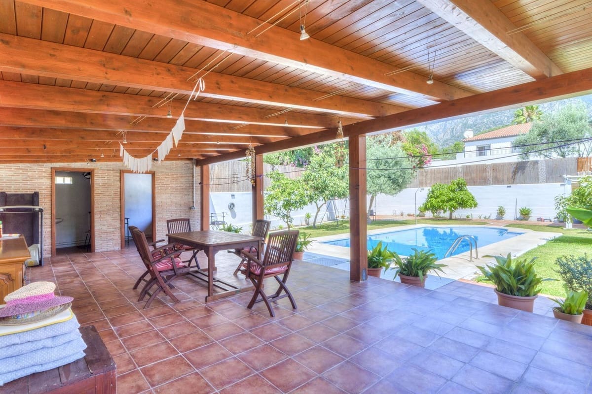 5 sypialnia Willa na sprzedaż w Marbella z basenem garażem - 1 600 000 € (Ref: 10064824)