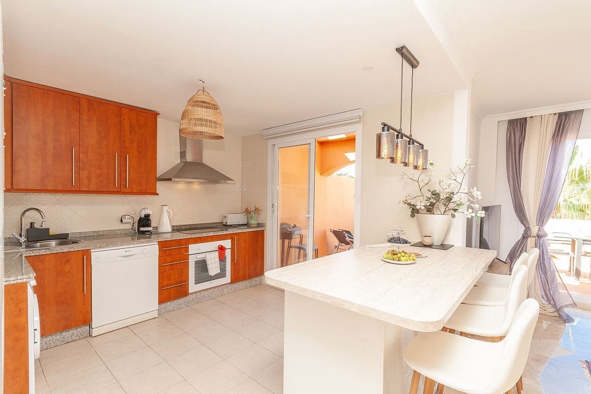2 Zimmer Apartment zu verkaufen in Elviria mit Pool Garage - 495.000 € (Ref: 10073097)
