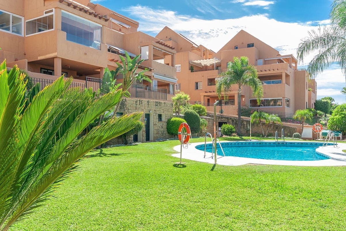 2 Zimmer Apartment zu verkaufen in Elviria mit Pool Garage - 495.000 € (Ref: 10073097)