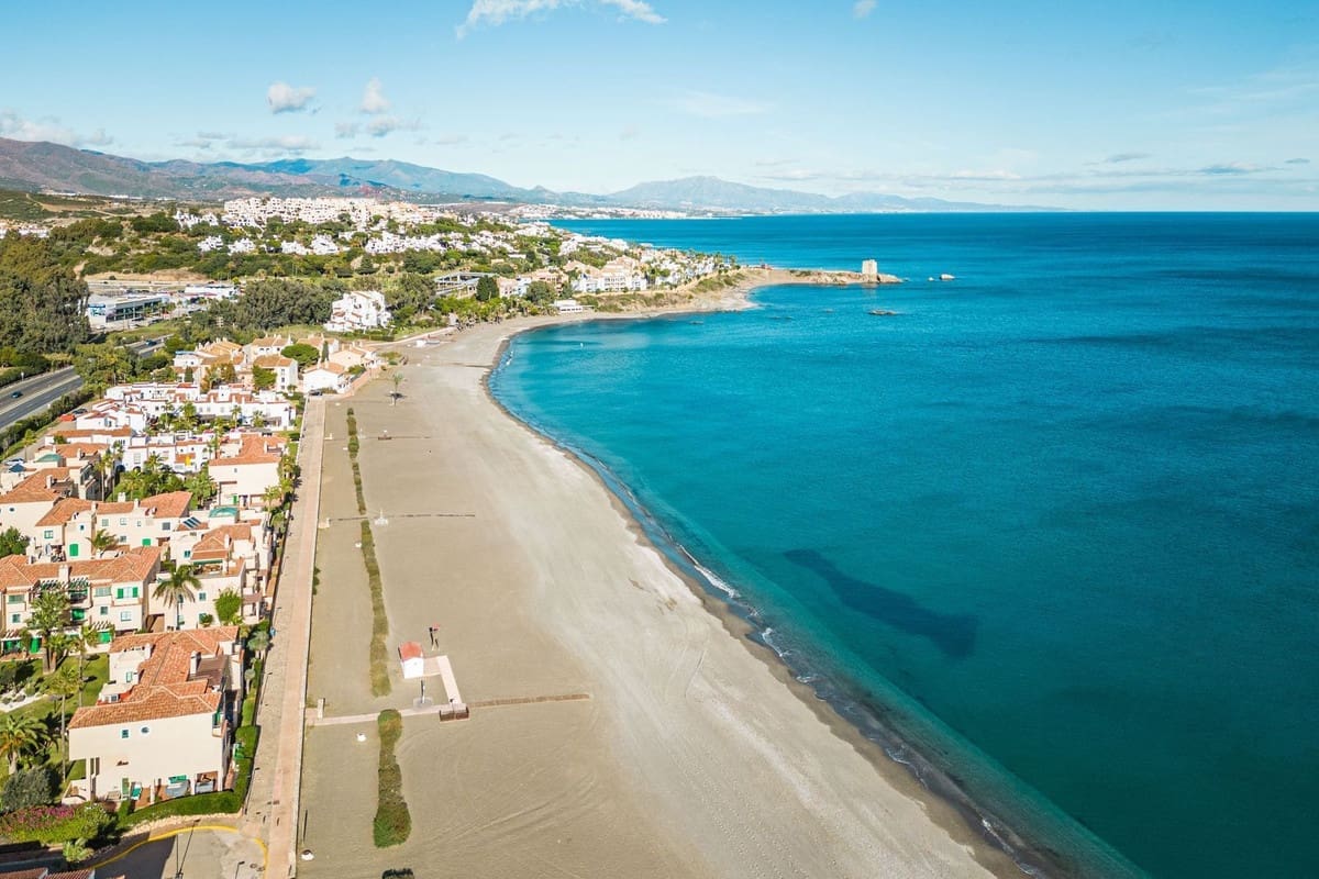 4 soveværelse Byhus til salg i Bahia de Casares med swimmingpool - € 575.000 (Ref: 10073098)