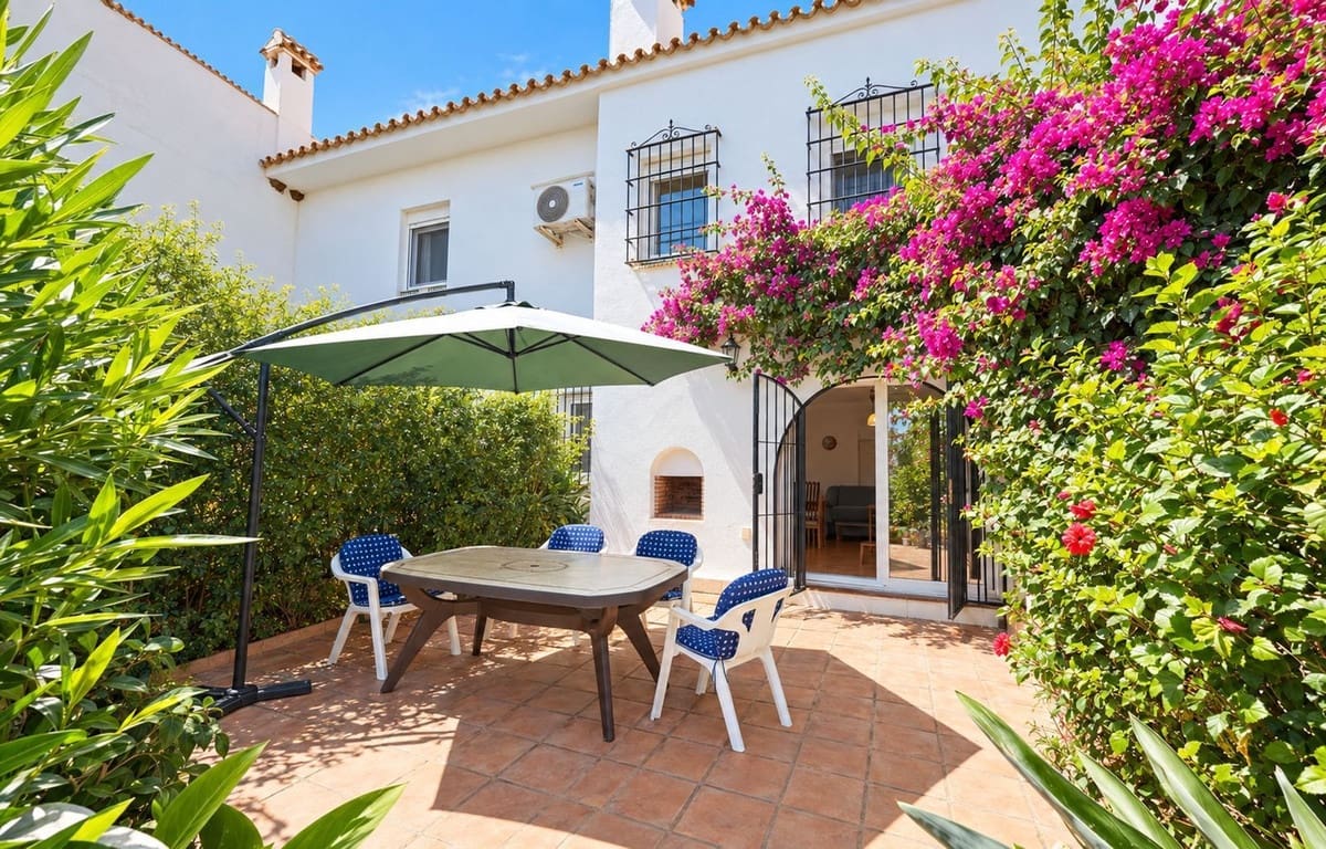 4 soveværelse Byhus til salg i Bahia de Casares med swimmingpool - € 575.000 (Ref: 10073098)