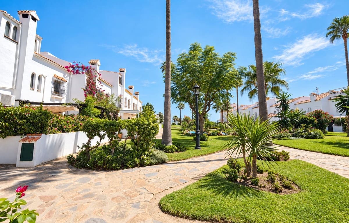 4 soveværelse Byhus til salg i Bahia de Casares med swimmingpool - € 575.000 (Ref: 10073098)