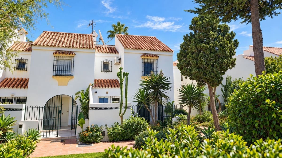 4 soveværelse Byhus til salg i Bahia de Casares med swimmingpool - € 575.000 (Ref: 10073098)