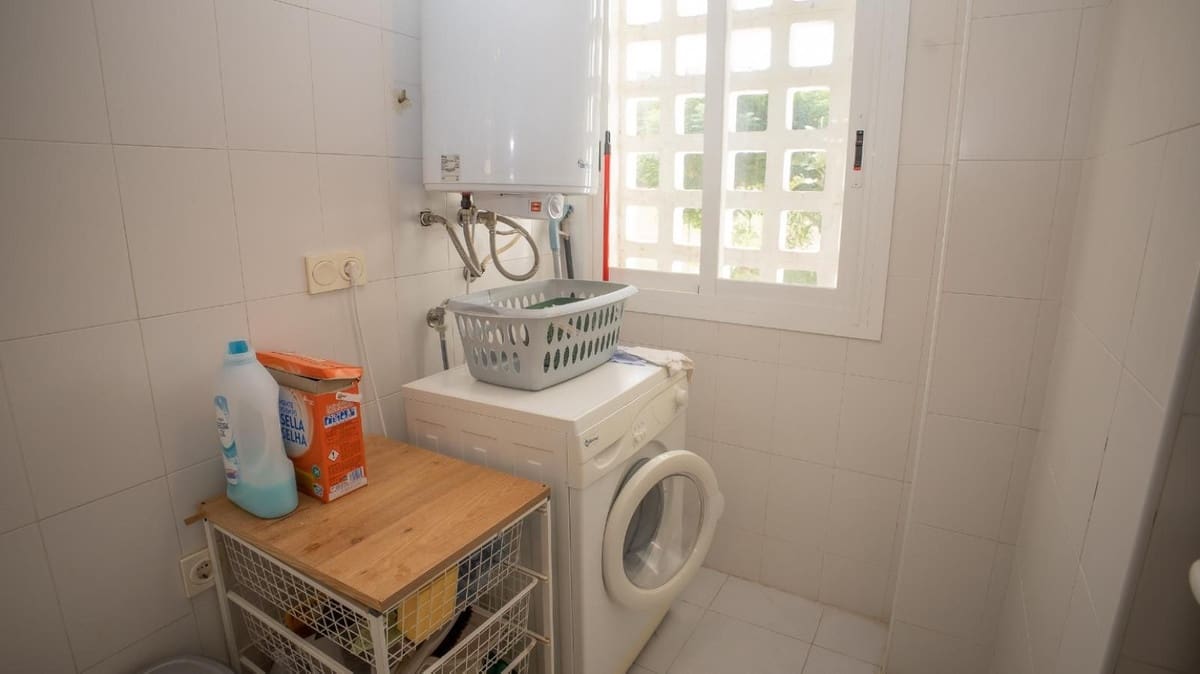 2 bedroom Apartment for sale in La Duquesa / Puerto de la Duquesa with pool garage - € 265,000 (Ref: 10073099)