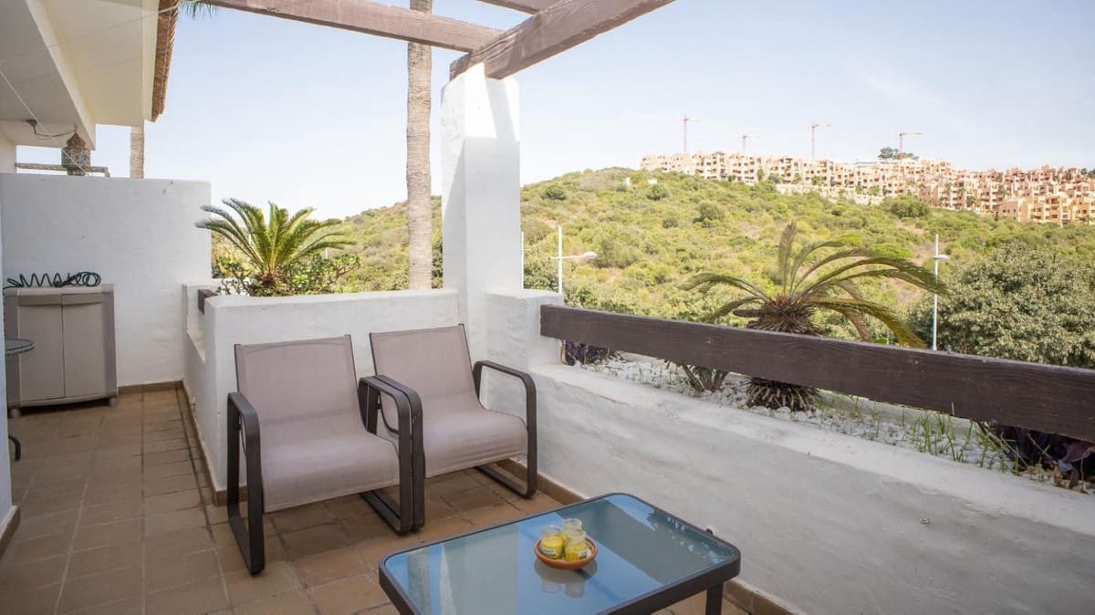 2 bedroom Apartment for sale in La Duquesa / Puerto de la Duquesa with pool garage - € 265,000 (Ref: 10073099)