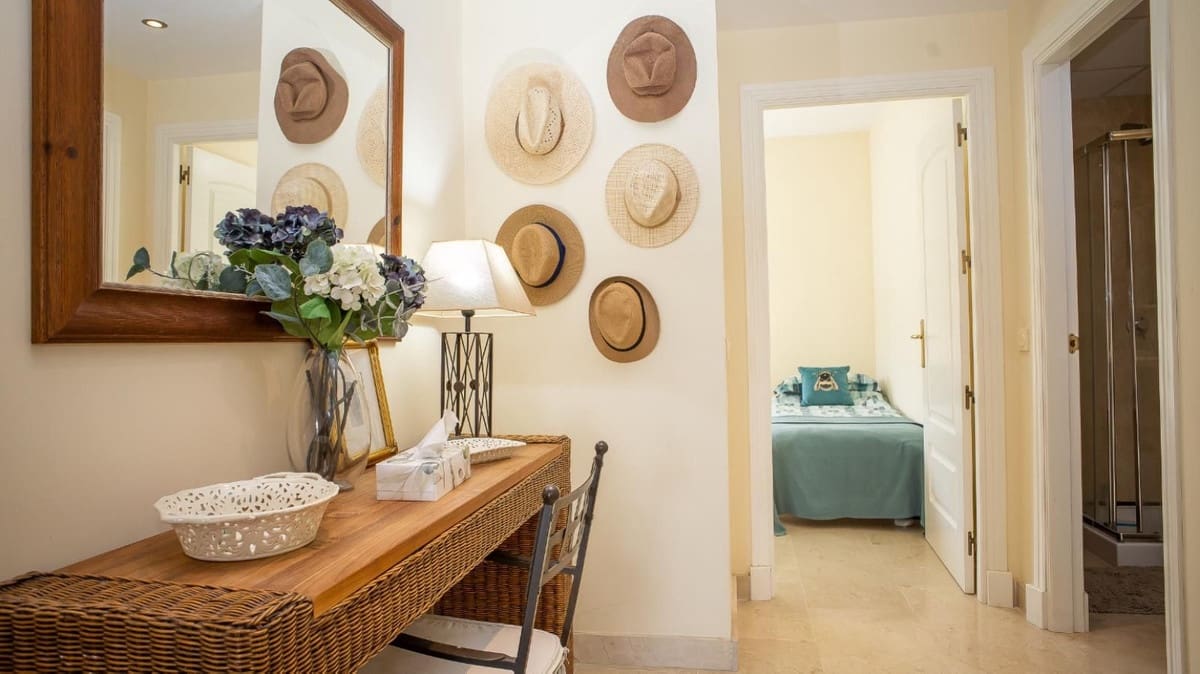 2 bedroom Apartment for sale in La Duquesa / Puerto de la Duquesa with pool garage - € 265,000 (Ref: 10073099)