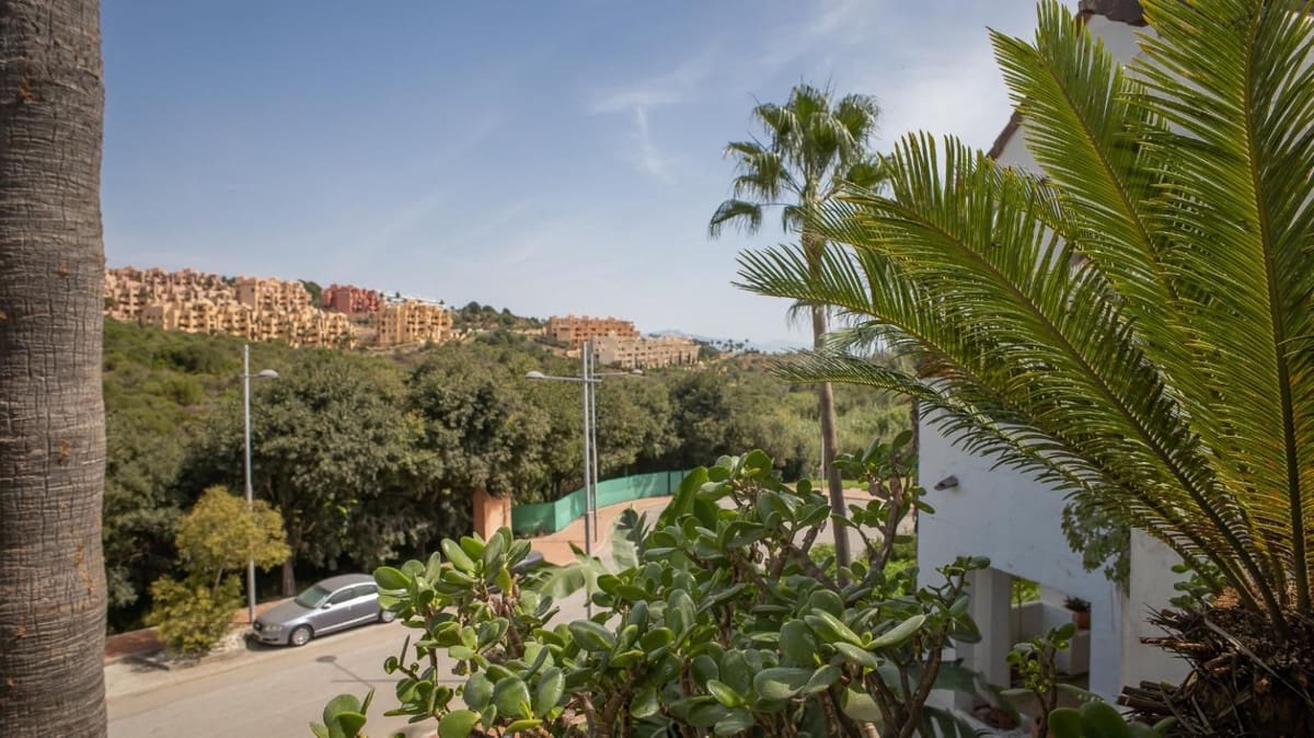 2 bedroom Apartment for sale in La Duquesa / Puerto de la Duquesa with pool garage - € 265,000 (Ref: 10073099)