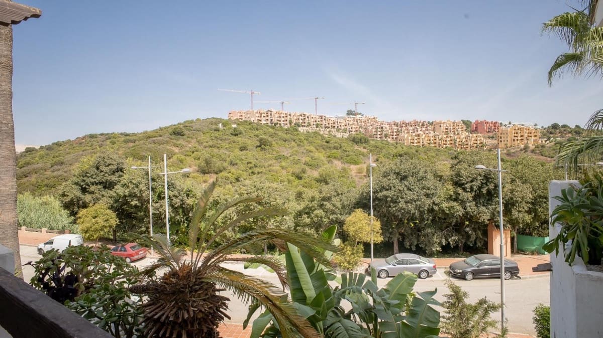 2 bedroom Apartment for sale in La Duquesa / Puerto de la Duquesa with pool garage - € 265,000 (Ref: 10073099)