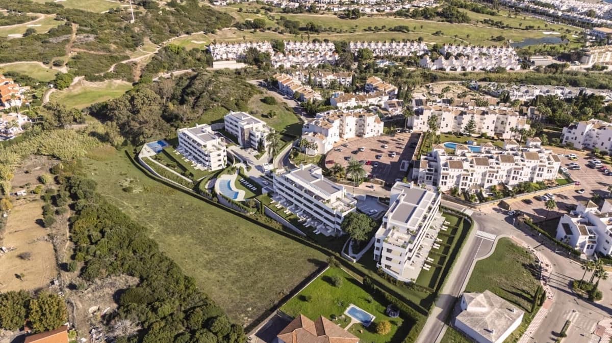 1 sypialnia Apartament na sprzedaż w La Duquesa / Puerto de la Duquesa z basenem garażem - 235 000 € (Ref: 10073100)