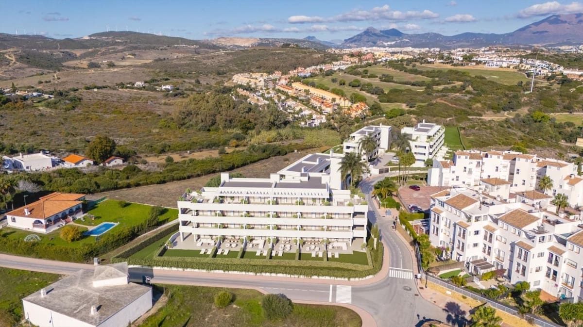 1 sypialnia Apartament na sprzedaż w La Duquesa / Puerto de la Duquesa z basenem garażem - 235 000 € (Ref: 10073100)