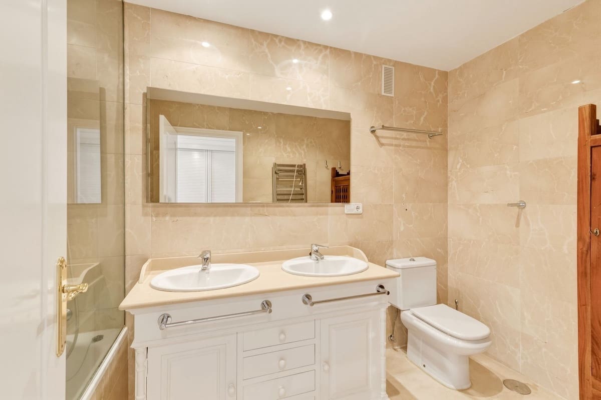 2 Zimmer Apartment zu verkaufen in Los Arqueros mit Pool Garage - 450.000 € (Ref: 10073306)