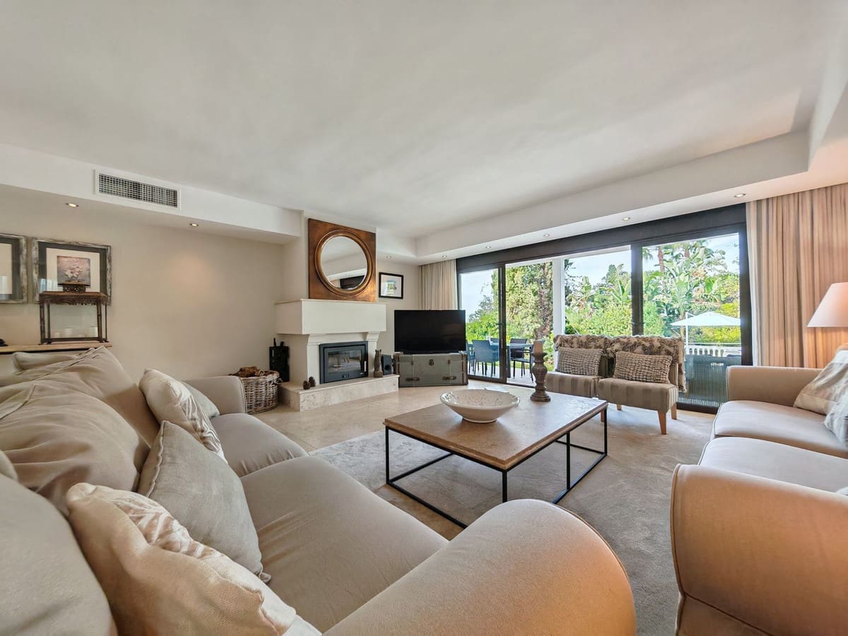 Chalet de 3 habitaciones en Mijas Costa en venta con piscina garaje - 1.600.000 € (Ref: 10085256)