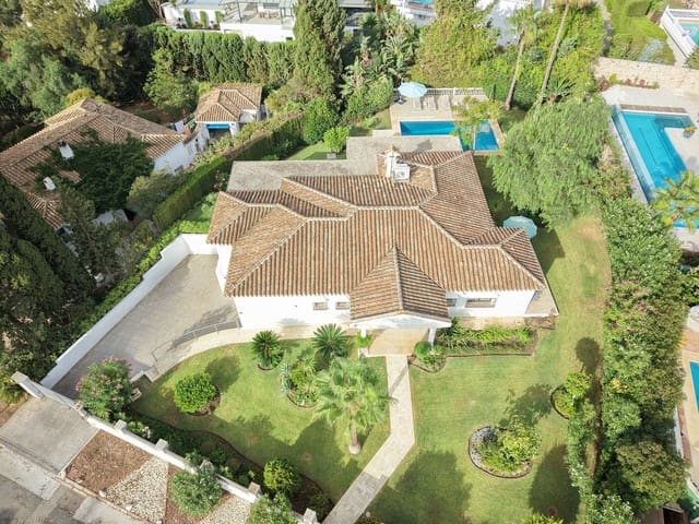 Chalet de 3 habitaciones en Mijas Costa, Mijas en venta con piscina garaje - 1.600.000 € (Ref: 10085256)