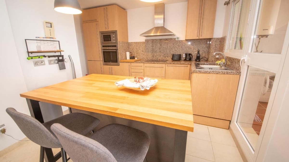 2 makuuhuone Huoneisto myytävänä paikassa La Duquesa / Puerto de la Duquesa mukana uima-altaan 
autotalli - 335 000 € (Ref: 10090895)