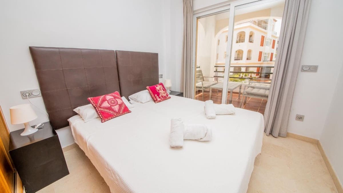 2 makuuhuone Huoneisto myytävänä paikassa La Duquesa / Puerto de la Duquesa mukana uima-altaan 
autotalli - 335 000 € (Ref: 10090895)