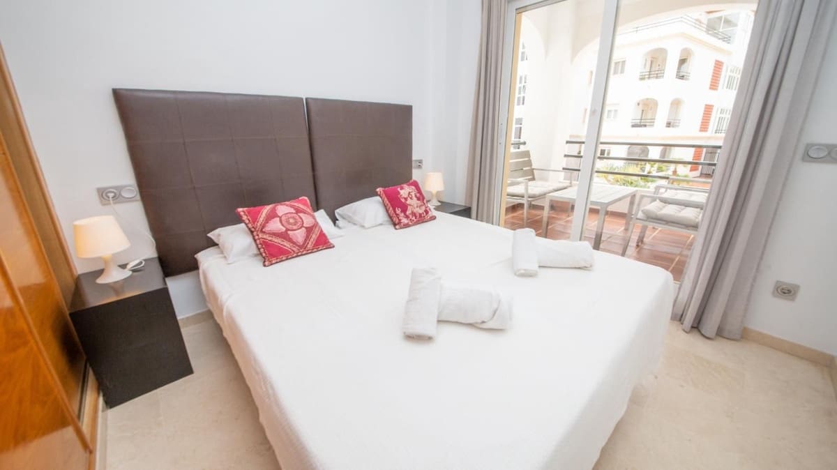 2 makuuhuone Huoneisto myytävänä paikassa La Duquesa / Puerto de la Duquesa mukana uima-altaan 
autotalli - 335 000 € (Ref: 10090895)