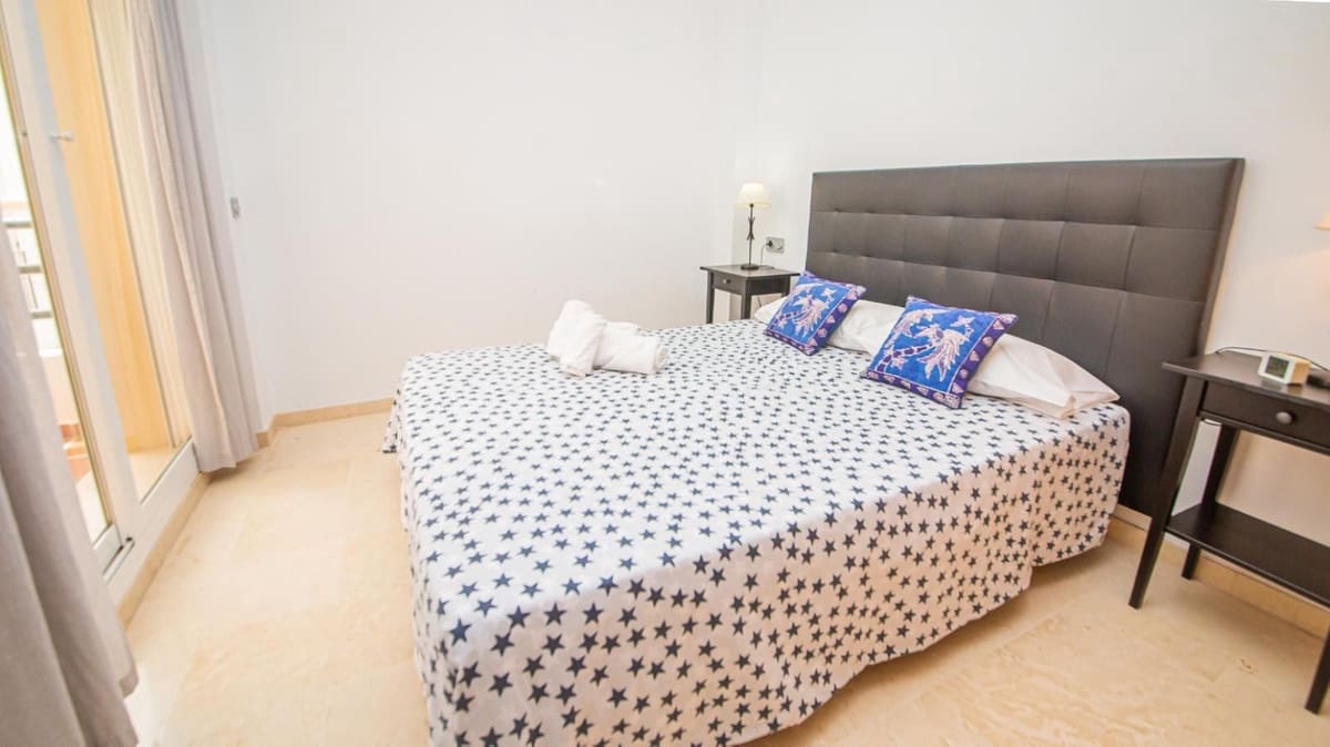 2 makuuhuone Huoneisto myytävänä paikassa La Duquesa / Puerto de la Duquesa mukana uima-altaan 
autotalli - 335 000 € (Ref: 10090895)