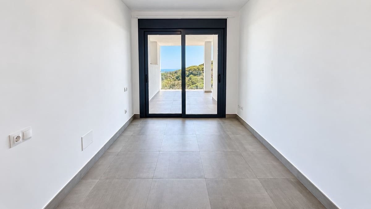 2 makuuhuone Huoneisto myytävänä paikassa La Duquesa / Puerto de la Duquesa mukana uima-altaan 
autotalli - 345 000 € (Ref: 10090906)