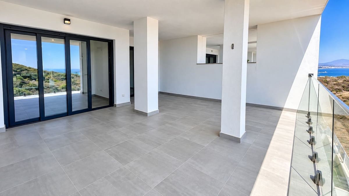 2 makuuhuone Huoneisto myytävänä paikassa La Duquesa / Puerto de la Duquesa mukana uima-altaan 
autotalli - 345 000 € (Ref: 10090906)