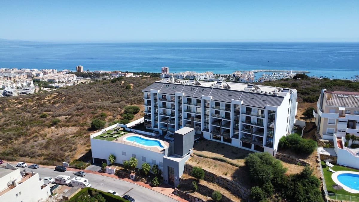 2 makuuhuone Huoneisto myytävänä paikassa La Duquesa / Puerto de la Duquesa mukana uima-altaan 
autotalli - 345 000 € (Ref: 10090906)