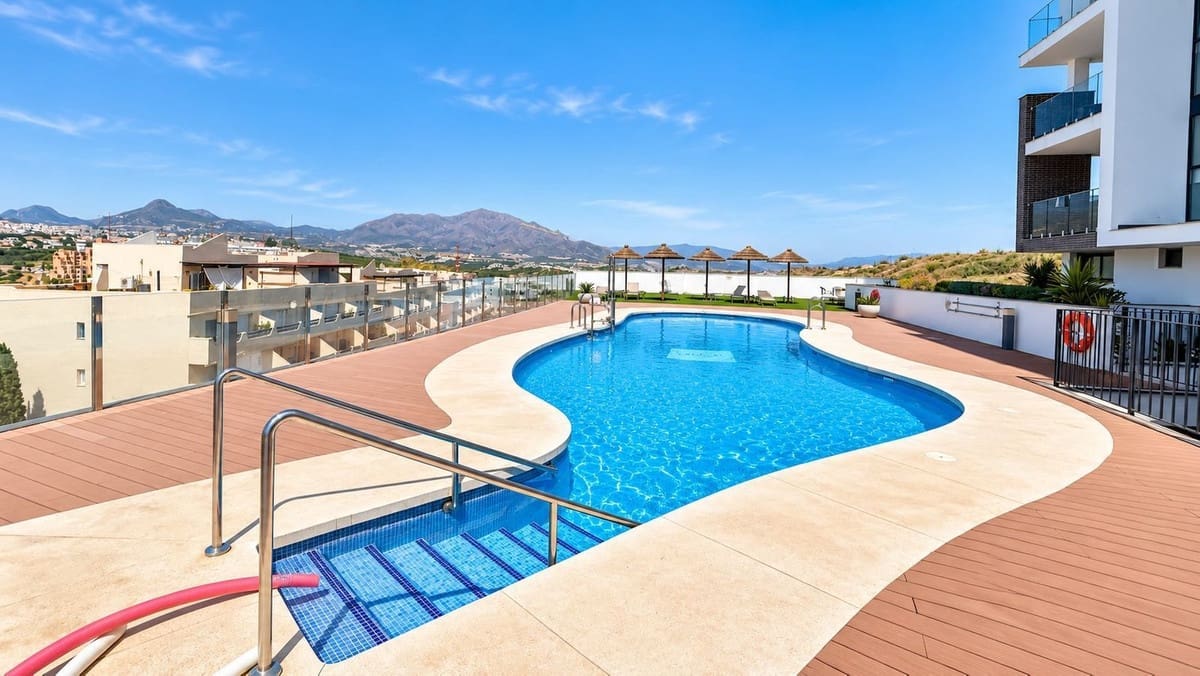 2 makuuhuone Huoneisto myytävänä paikassa La Duquesa / Puerto de la Duquesa mukana uima-altaan 
autotalli - 345 000 € (Ref: 10090906)