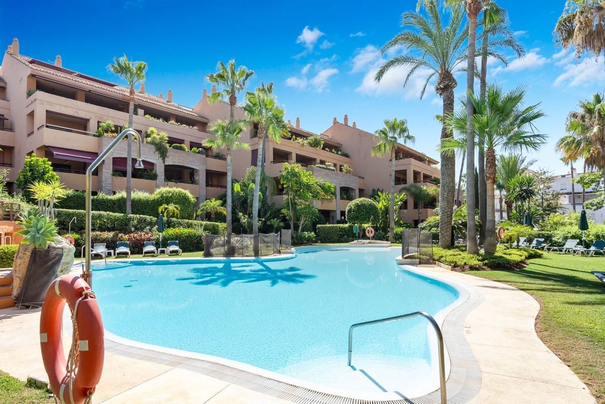 3 chambre Appartement à vendre à Bahia de Marbella avec piscine garage - 1 200 000 € (Ref: 10093785)