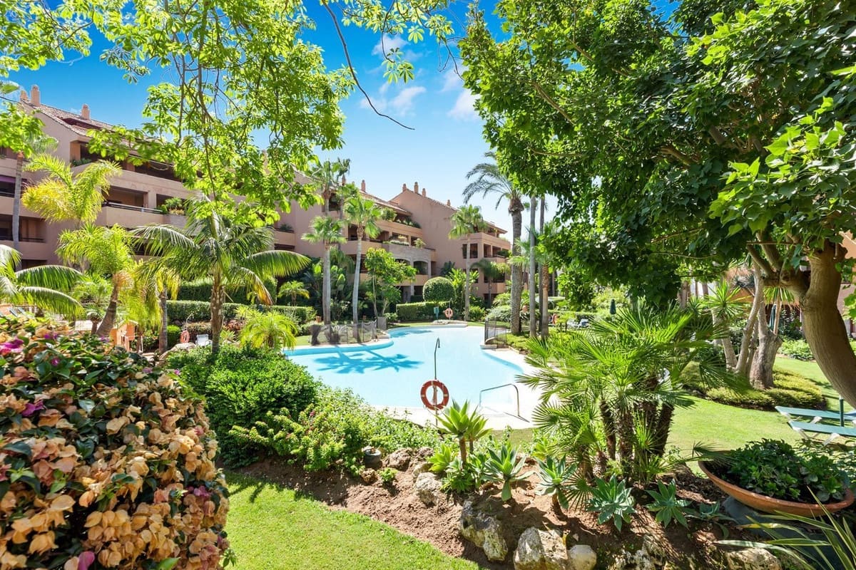 3 chambre Appartement à vendre à Bahia de Marbella avec piscine garage - 1 200 000 € (Ref: 10093785)