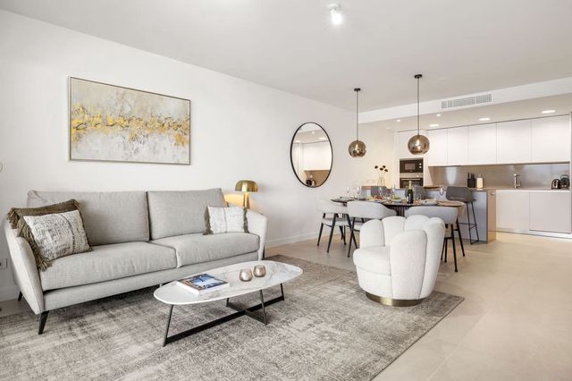2 chambre Appartement à vendre à Estepona avec piscine garage - 675 000 € (Ref: 10095751)