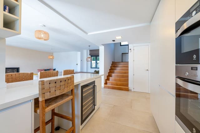 4 Zimmer Villa zu verkaufen in Calahonda, Mijas mit Pool Garage - 1.975.000 € (Ref: 10095752)