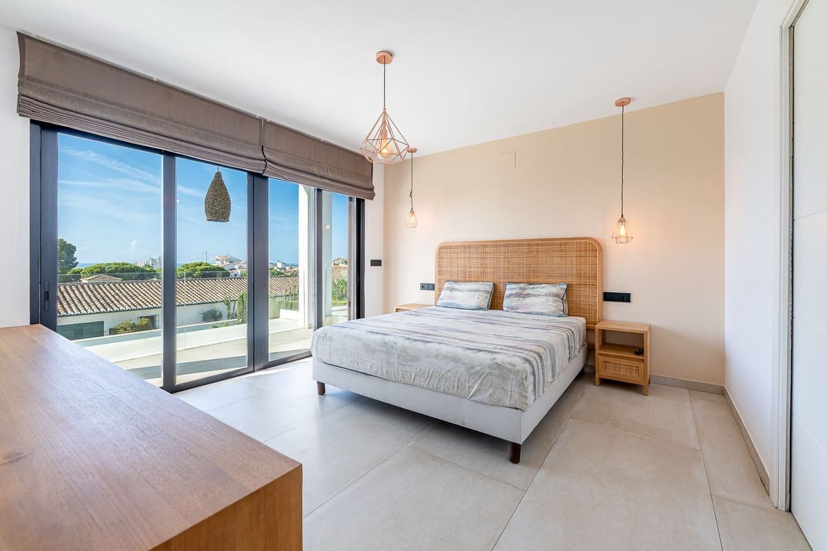 4 Zimmer Villa zu verkaufen in Calahonda mit Pool Garage - 1.975.000 € (Ref: 10095752)