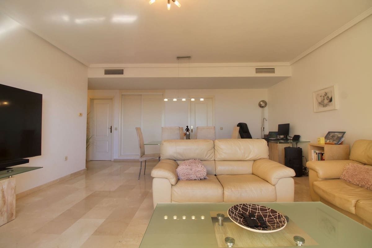 2 soverom Leilighet til salgs i Torrequebrada med svømmebasseng garasje - € 399 000 (Ref: 10099048)